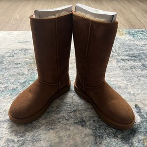 WOMEN’S UGG CLASSIC TALL II